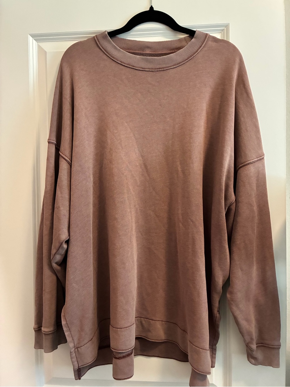 American Eagle Outfitters Oversized Crewneck Sweatshirt in Dusty brown
